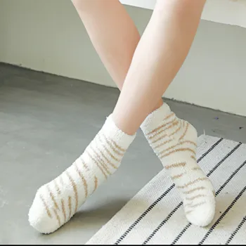 Зимние и осенние женские носки из кораллового флиса с принтом в полоску, легкие спортивные носки, повседневные модные женские термоноски