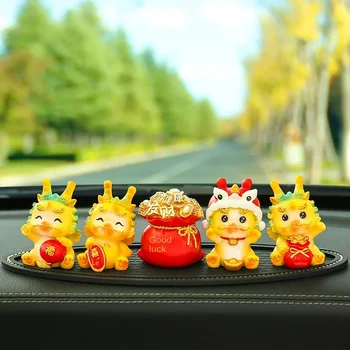 Автомобильное украшение Ruijie's lucky dragon - креативная мультяшная кукла в виде дракончика, представляющая модель зодиака года.