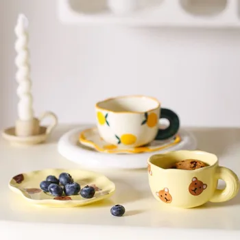 Креативная Милая Кофейная чашка с ручной росписью и блюдцем Керамическая чашка ручной работы неправильной формы с блюдцем Креативный набор чайных чашек с цветами для латте